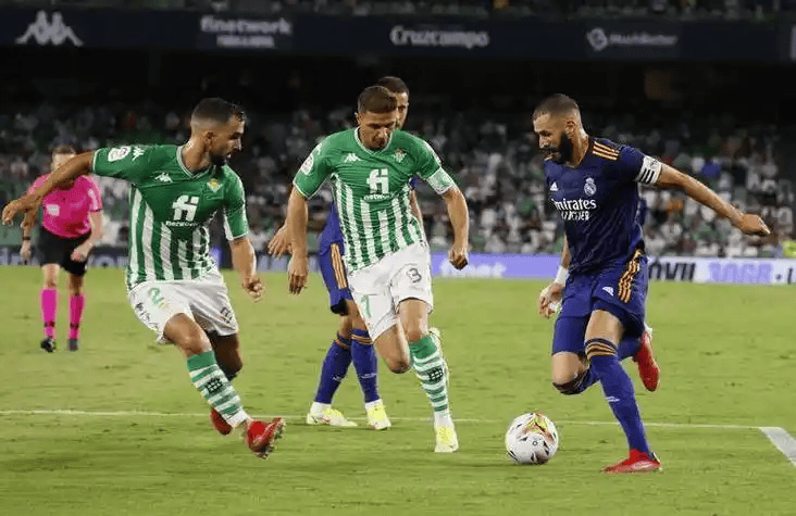 周四004 欧罗巴焦点战：皇家贝蒂斯VS费耶诺德 西甲技术流对决荷甲进攻狂潮